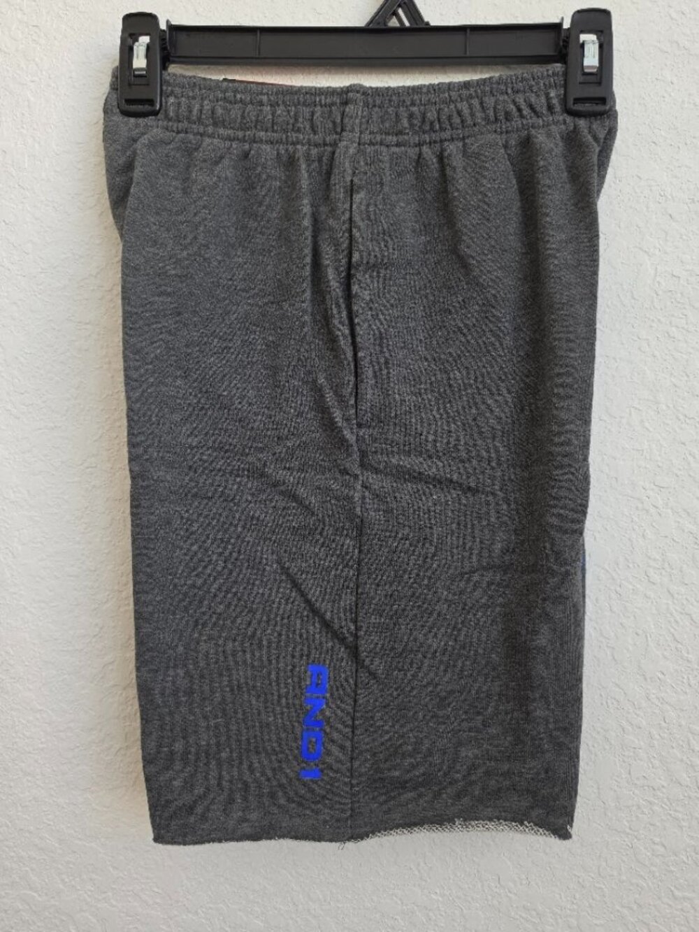 NWT ANDI boy's basketball shorts. SIZE M (8).